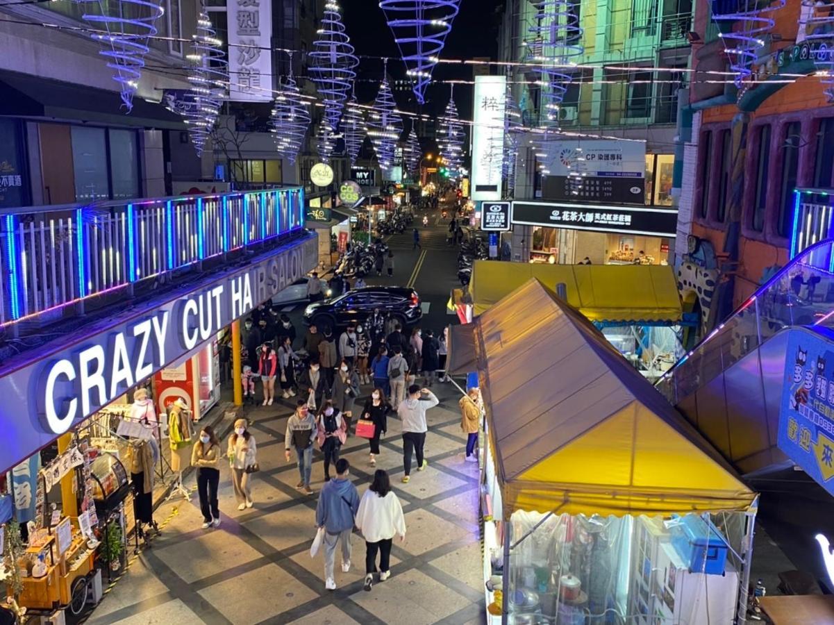 Ferienwohnung 一中街星辰 Taichung Exterior foto